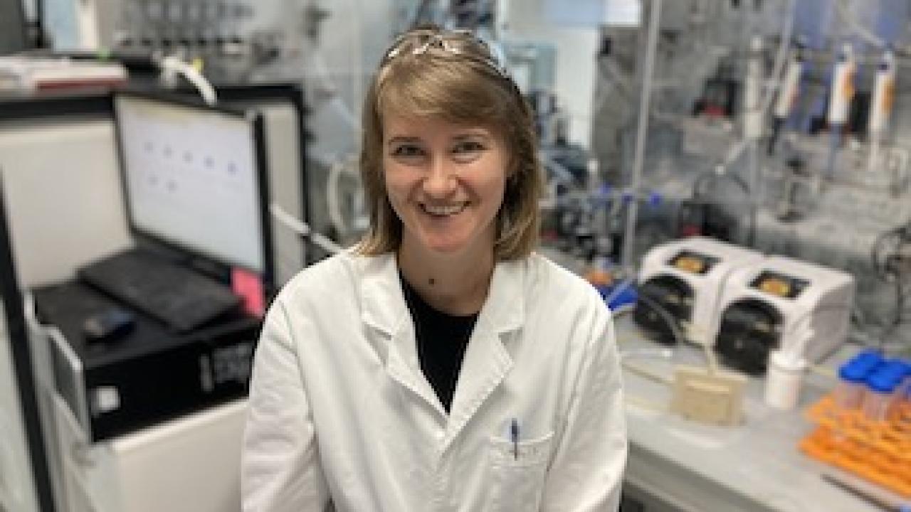 Dr Magda Barecka on white coat at lab