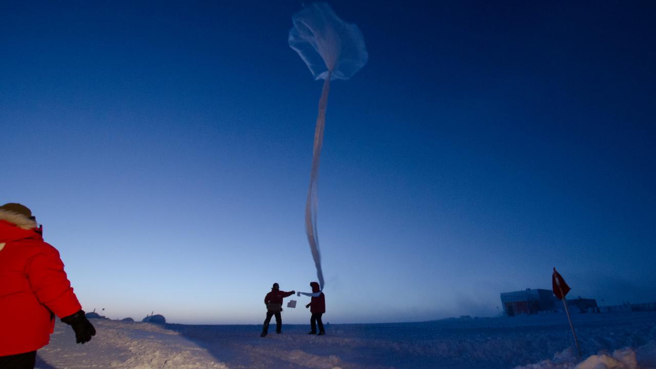 Launch of an ozonesonde balloon in Arctic region