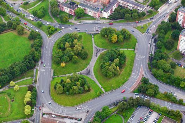 Picture of big roundabout with green trees and grass in the middle