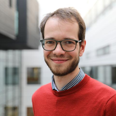 Dr Erik Mackie